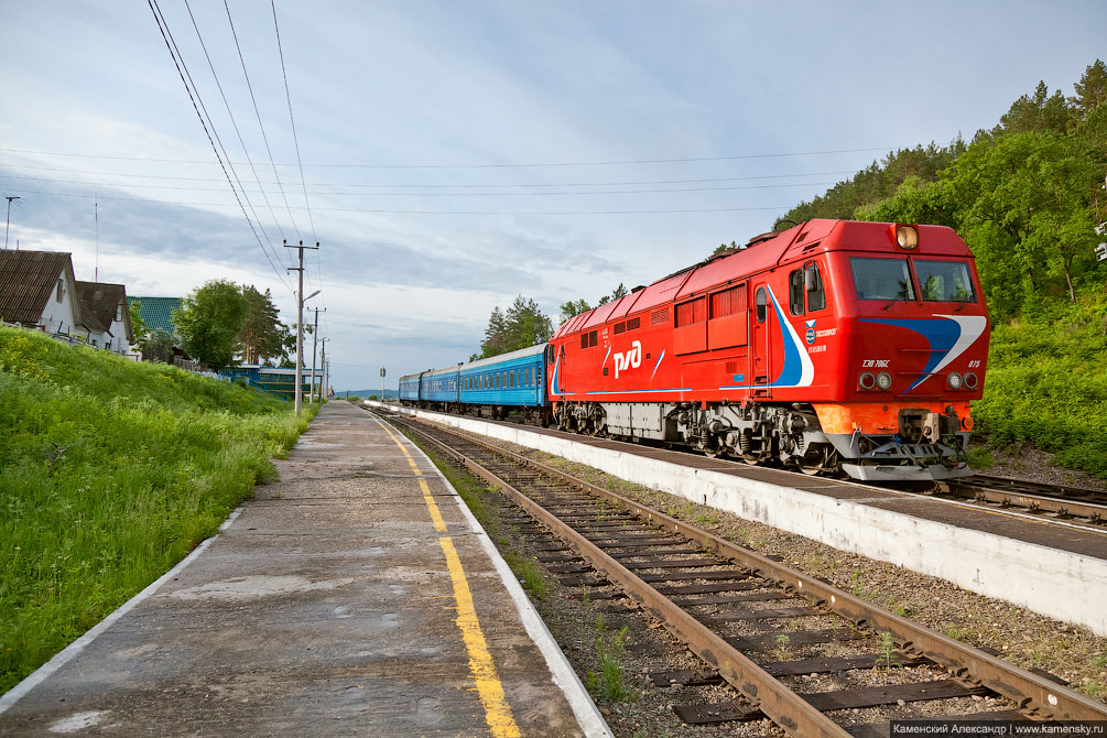 Амурская область, Пригородный поезд под ТЭП70БС-075 доставил меня ранним утром на станцию Призейская, Забайкальская железная дорога