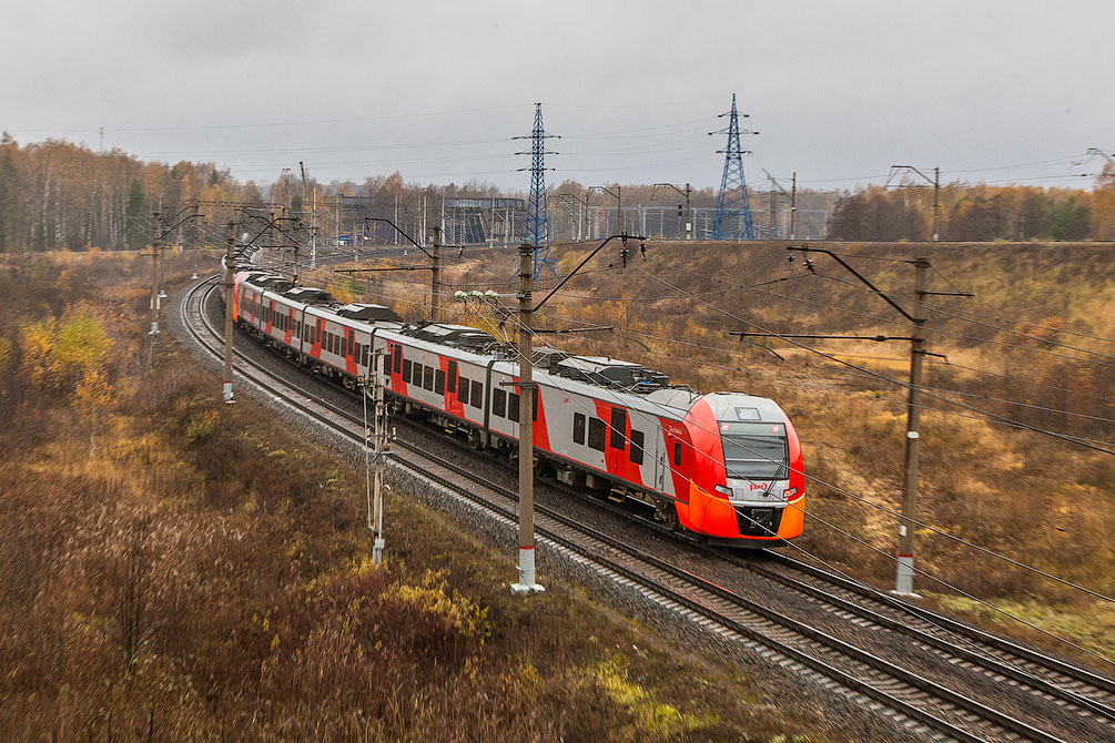 Осень, туман, Московская область, Горьковское направление, новые поезда, Ласточка, Стриж